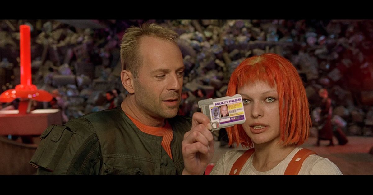 Milla Jovovich holds up Multipass with Bruce Willis.