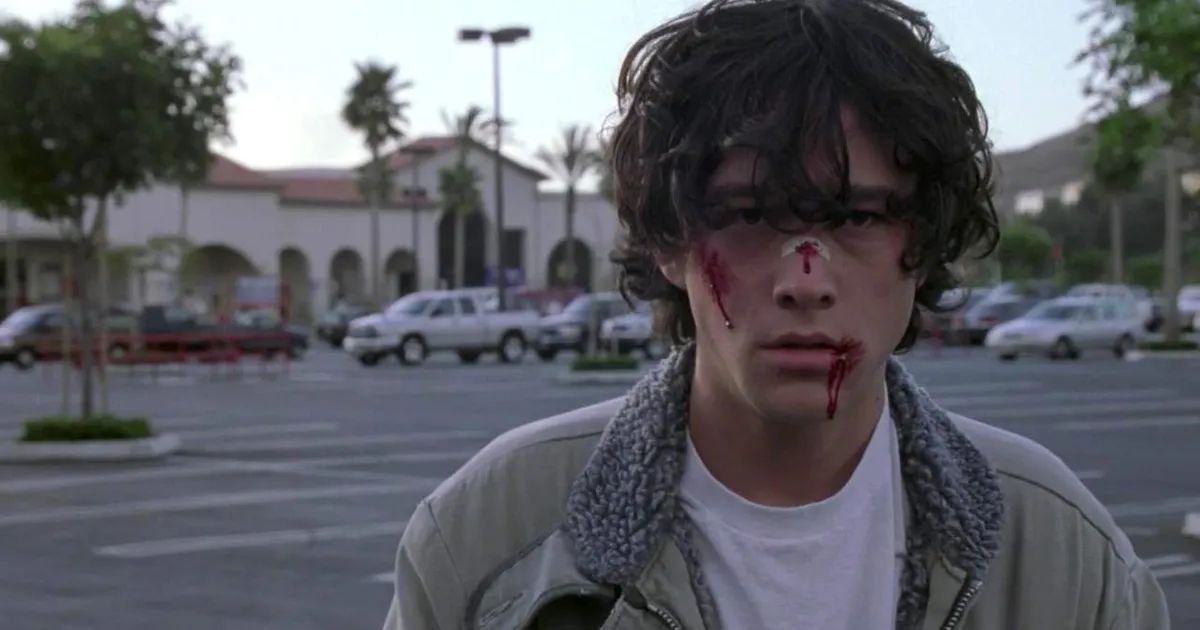 Joseph Gordon-Levitt with a bruised and bloody face in Brick