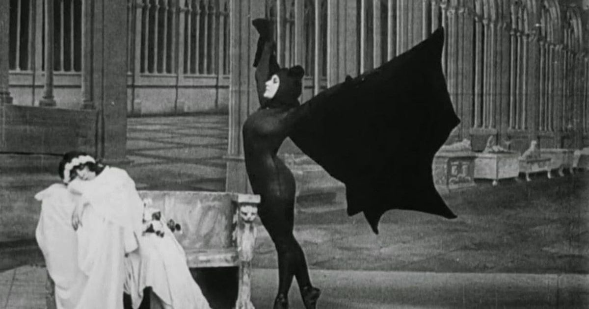 Marfa the actress on stage as a bat in Les Vampires