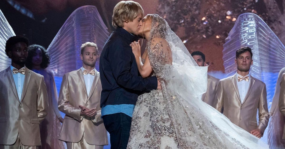 Owen Wilson kisses Jennifer Lopez in Marry Me