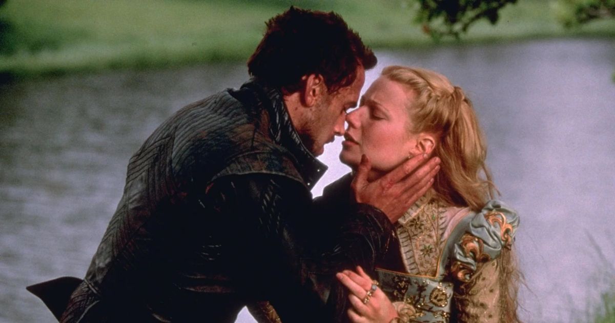 Joseph Fiennes as William Shakespeare and Gwyneth Paltrow as Viola de Lesseps