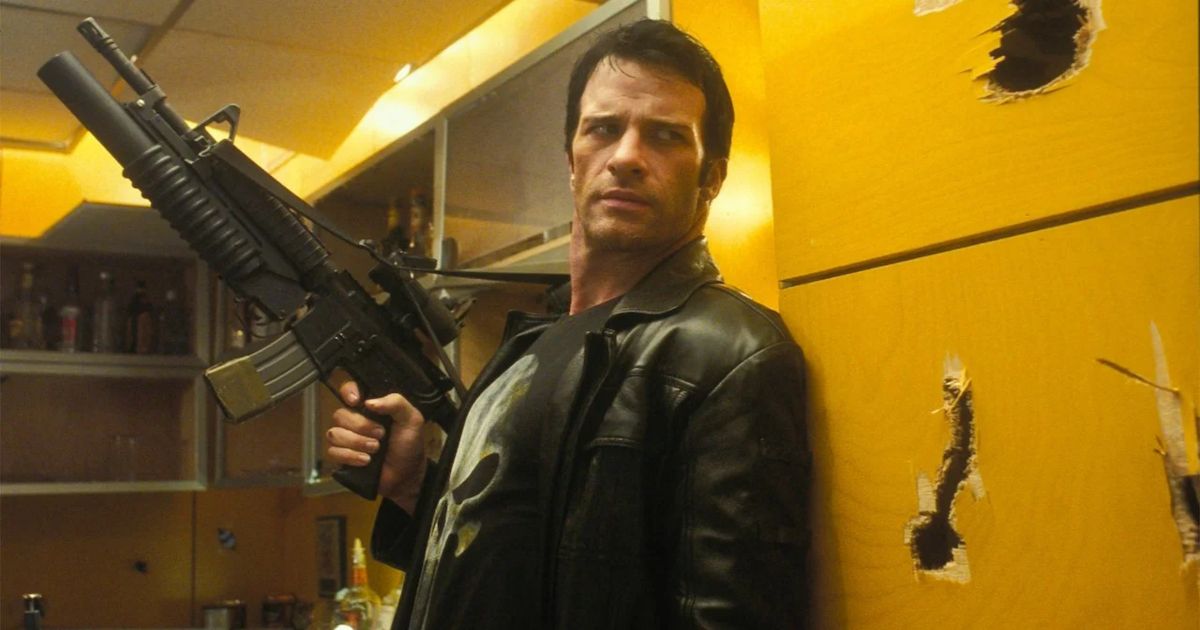 Thomas Jane as The Punisher with a gun