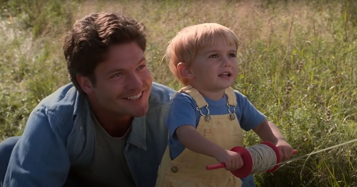 Dale Midkiff and Miko Hughes in Pet Sematary.