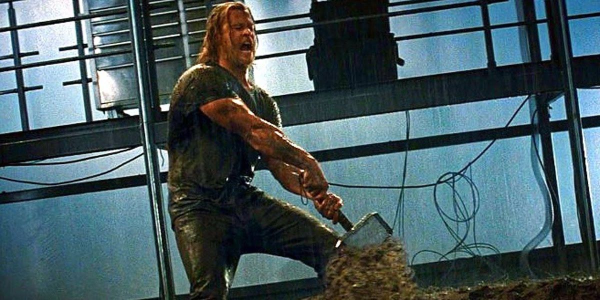 thor-tries-to-lift-hammer-1