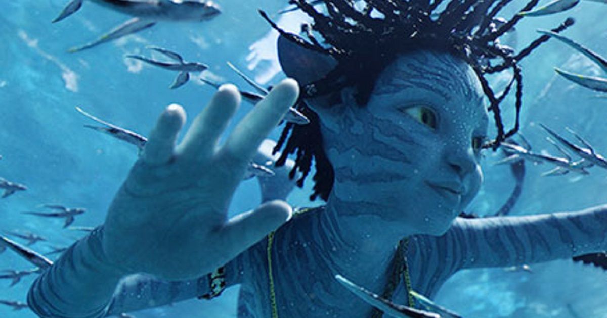 A Na'vi child underwater in Avatar: The Way of Water
