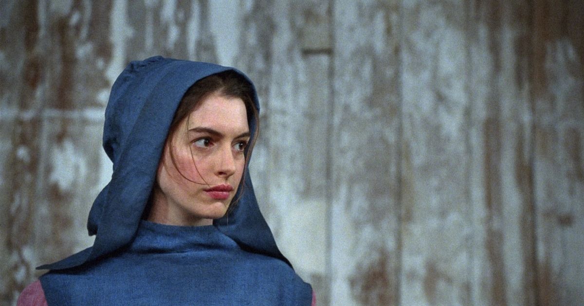 anne hathaway in the musical les miserables