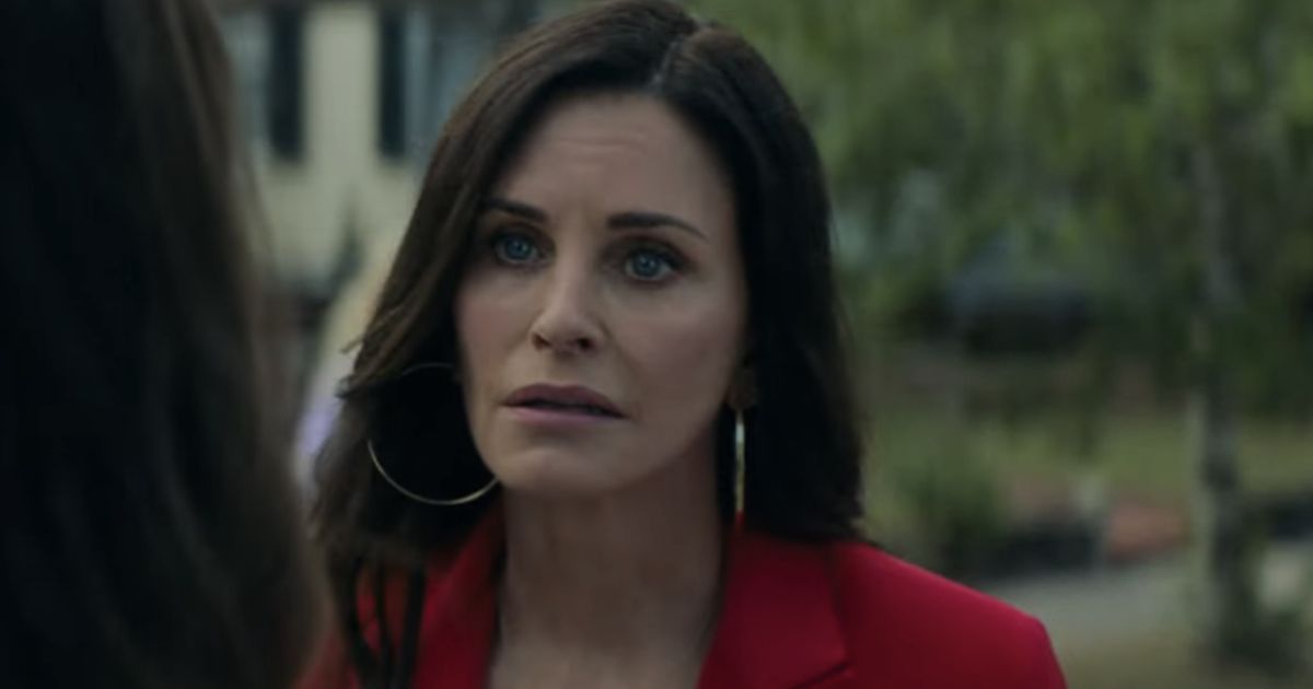 Courtney Cox as Gale Weathers in Scream 5
