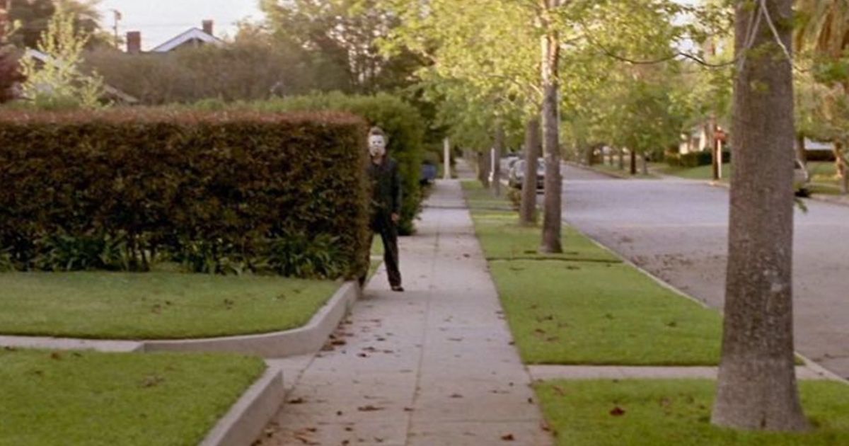 Michael Myers hedges in Halloween