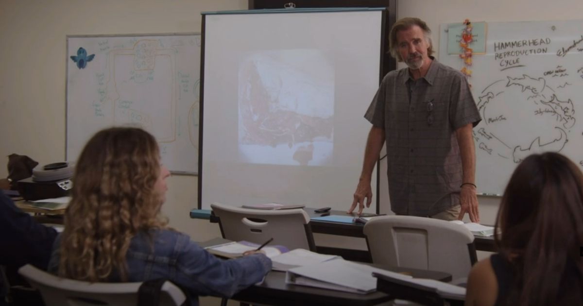 Jeff Fahey teaching students about sharks in the movie Maneater