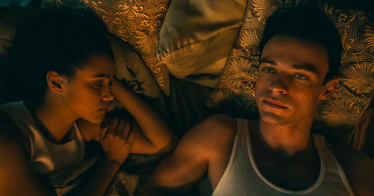Nathalie Emmanuel and Thomas Doherty in bed in The Invitation