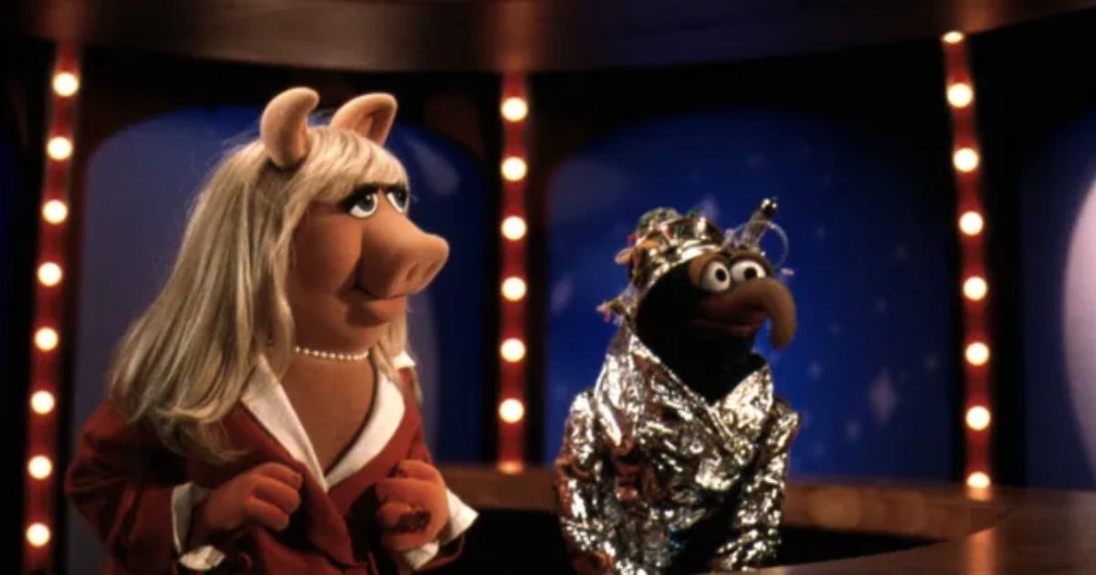Piggy and Gonzo in Muppets From Space