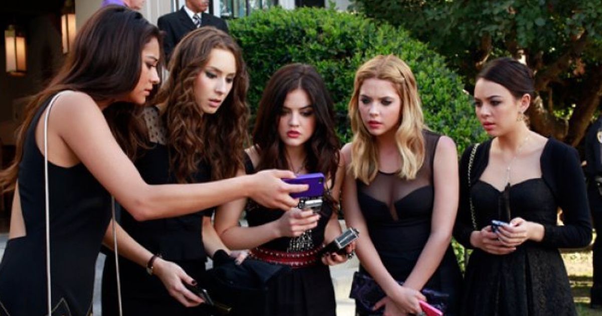 Pretty Little Liars Emily, Spencer, Aria, Hanna, and Mona