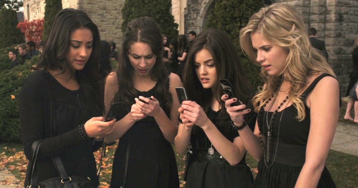 Pretty Little Liars Emily, Spencer, Aria, and Hanna Season 1