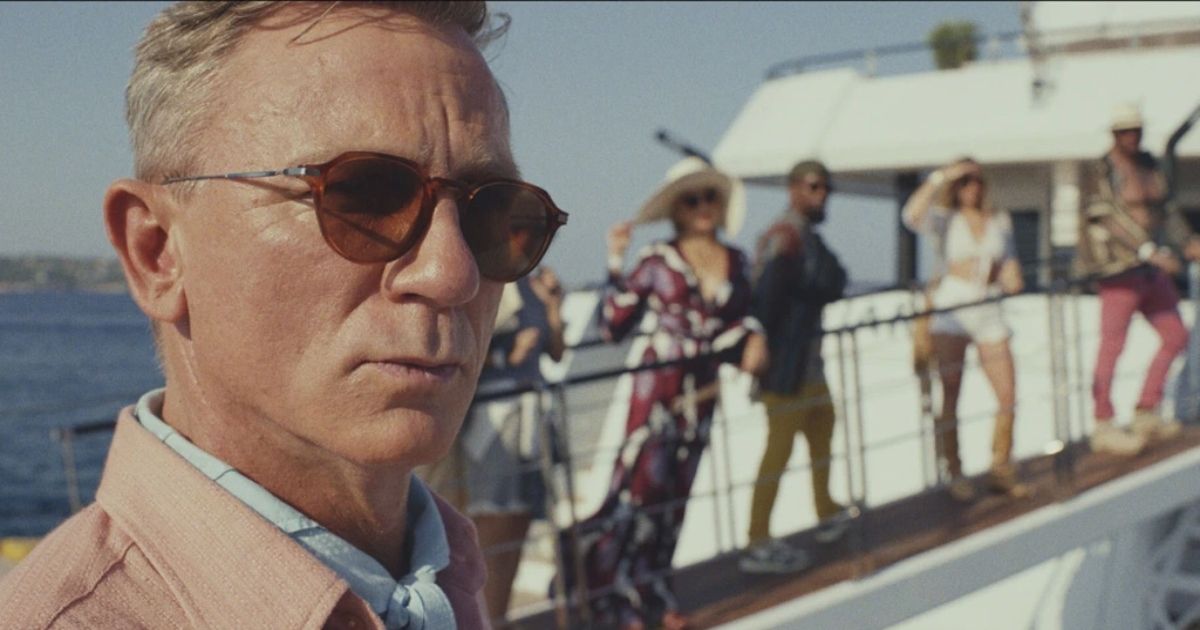 glass Daniel Craig in Glass Onion: A Knives Out Mystery