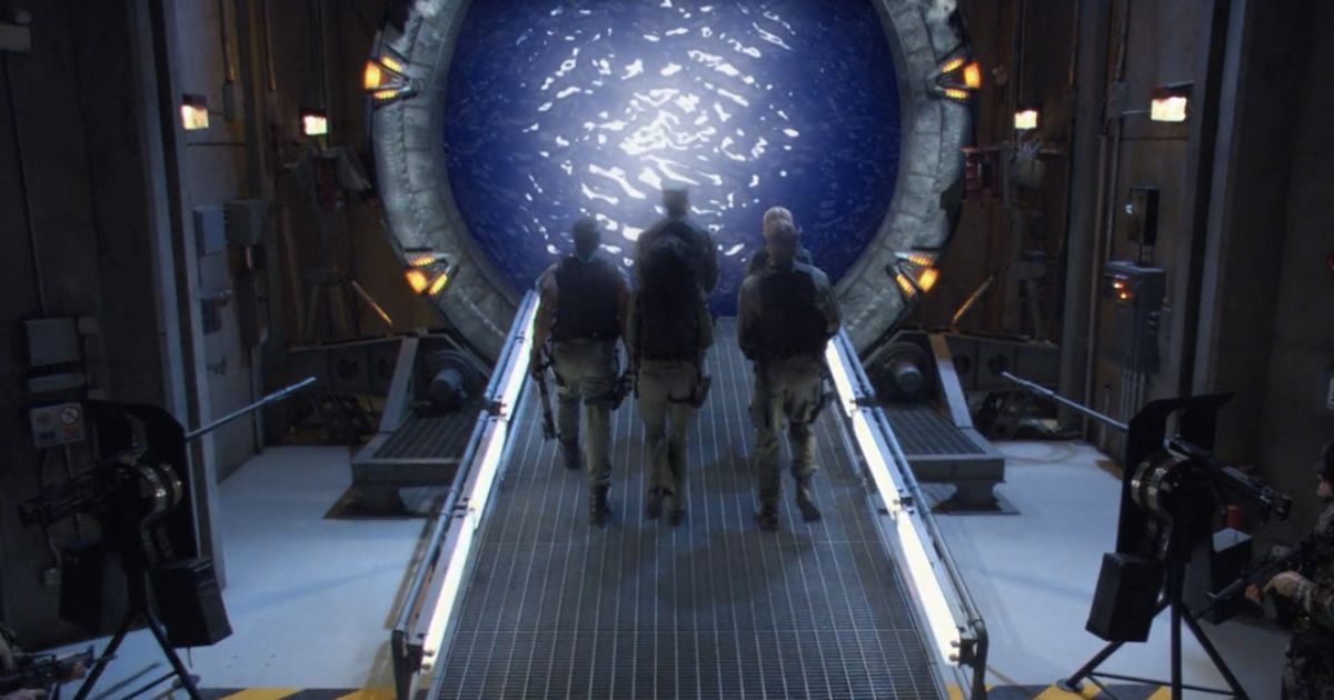Team SG-1 walks through the Stargate
