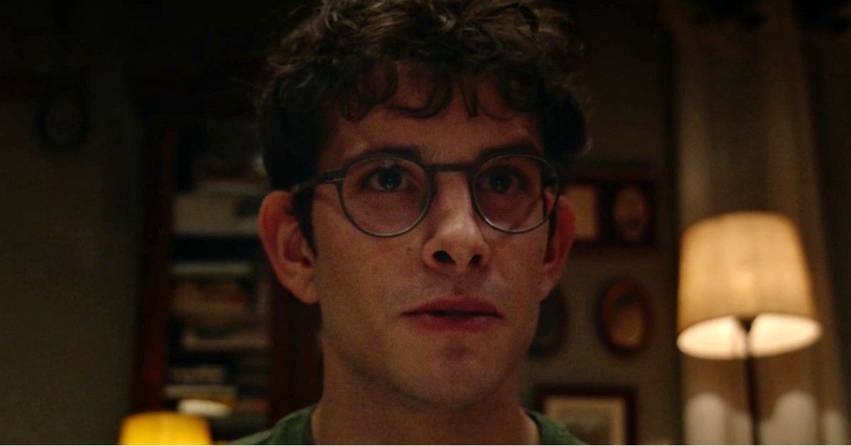 Netflix's The Girl in the Mirror Plot, Cast, and Everything Else We Know