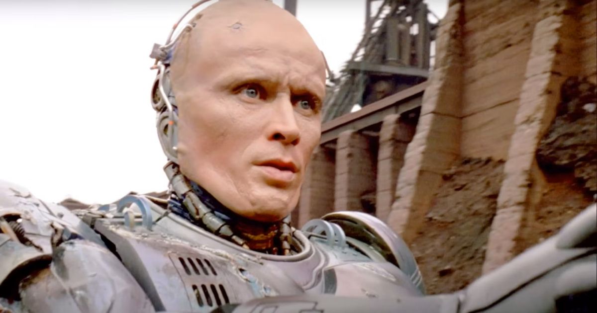 Doctor Peter Weller with no helmet in Robocop