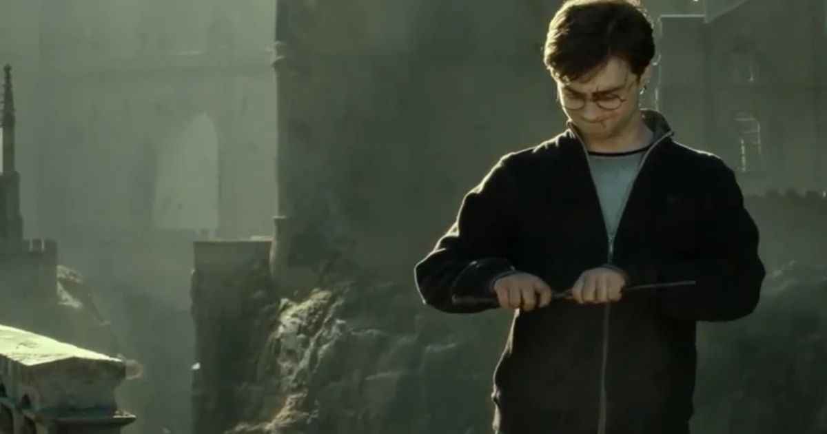 Harry Potter And The Deathly Hallows Part 2- Harry snaps the Elder Wand