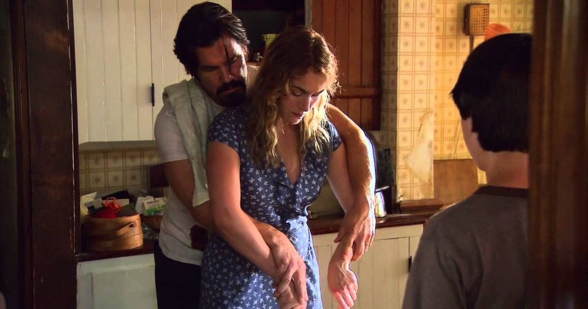Josh Brolin and Kate Winslet make pies in the movie Labor Day