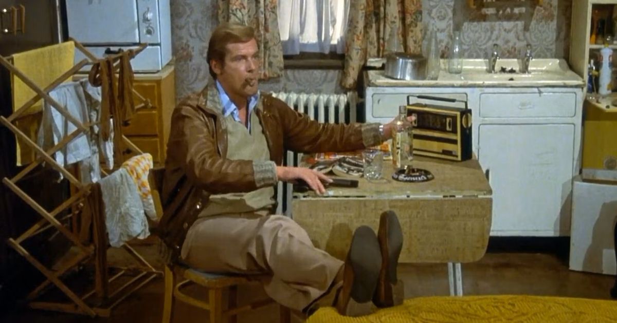 Roger Moore sitting with cigar in The Wild Geese