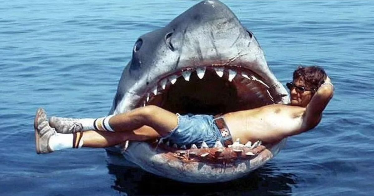 Steven Spielberg en el set de Tiburón
