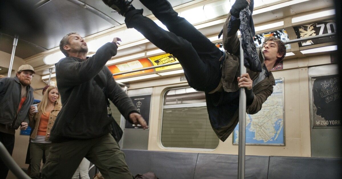 Andrew Garfield fighting in the train