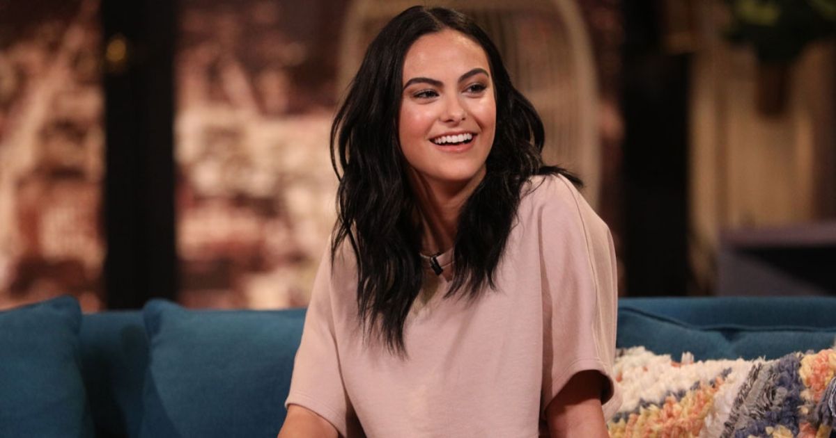 The-Perfect-Date-2019-Camila-Mendes (1)