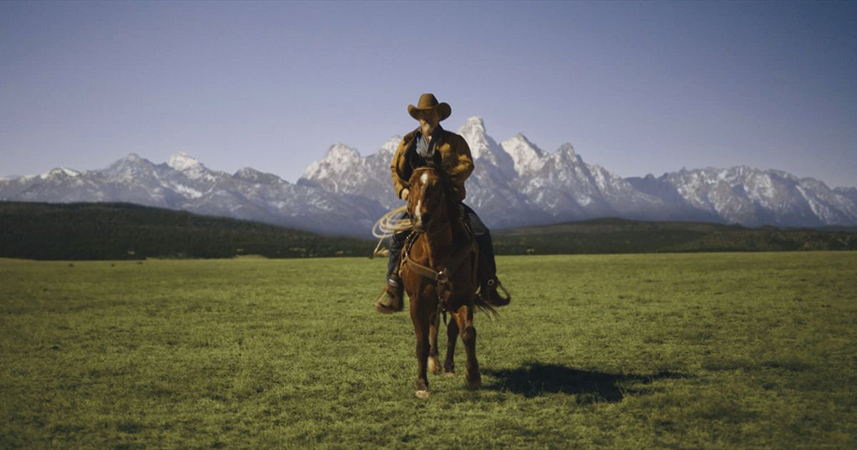 Josh Brolin on horseback in Outer Range (2022)