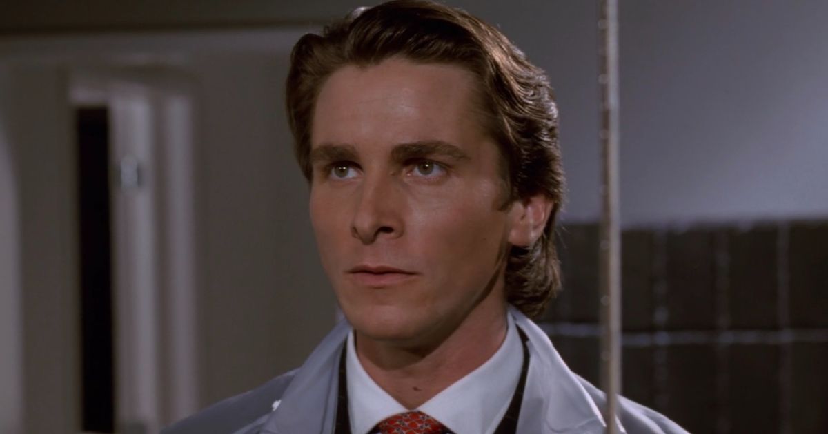 Christian Bale como Patrick Bateman, um banqueiro de investimentos de sucesso de Nova York que também é um serial killer.