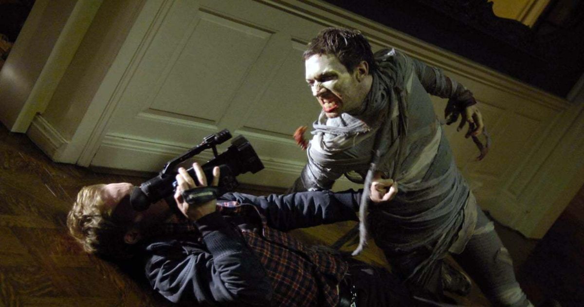 Diary of the Dead camera man on the floor with zombie