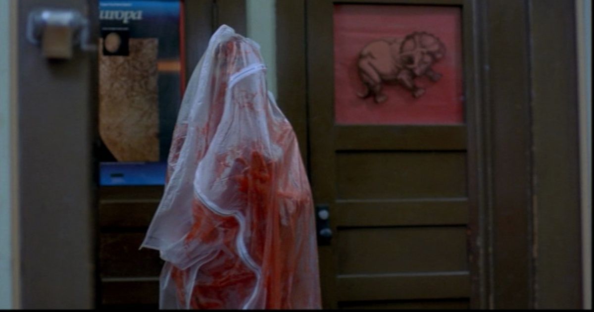 O fantasma ensanguentado de Tina em A Nightmare on Elm Street