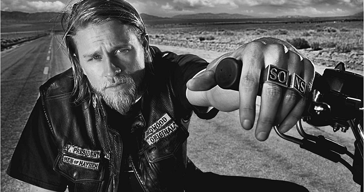 Charlie Hunnam REVEALS His RETURN To Sons Of Anarchy.. 