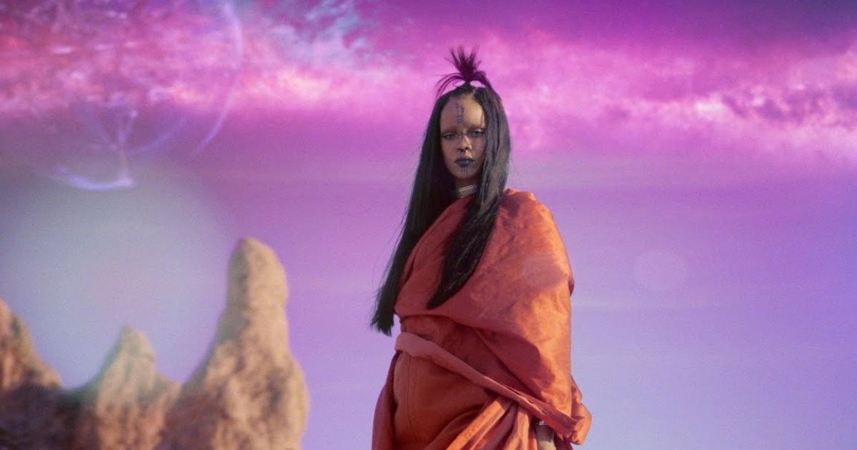Rihanna in Sledgehammer music video.