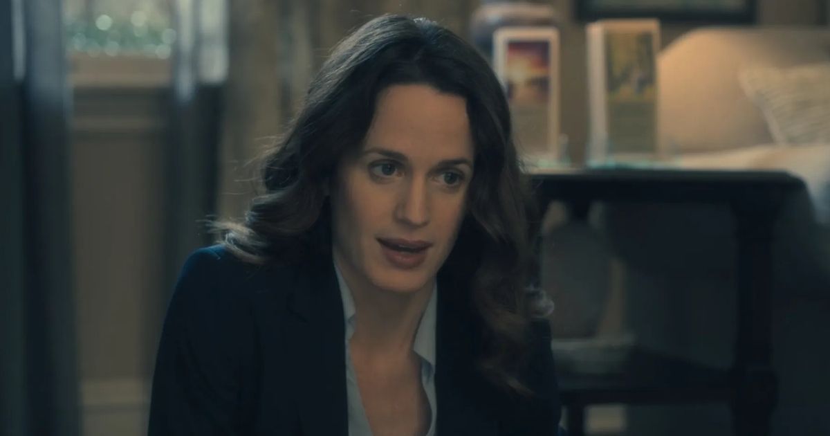 Elizabeth Reaser as Shirley in The Haunting of Hill House