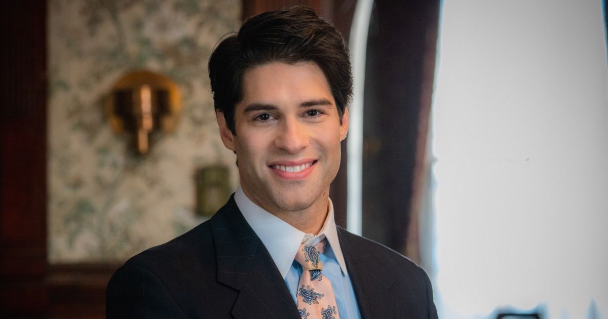 Exclusive: Ghosts' Asher Grodman Teases Woodstone Manor's Holiday Special