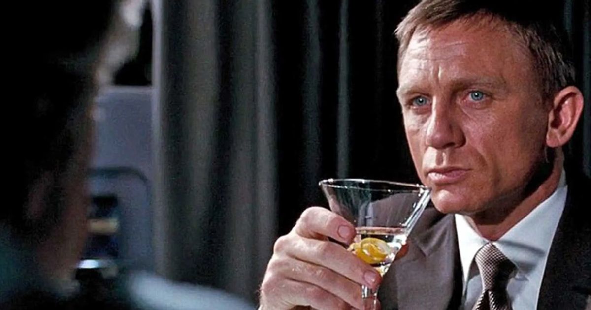 James Bond com um Martini