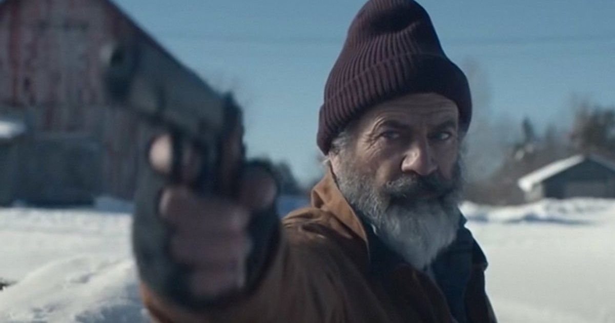 Mel Gibson as a frustrated Chris Kringle