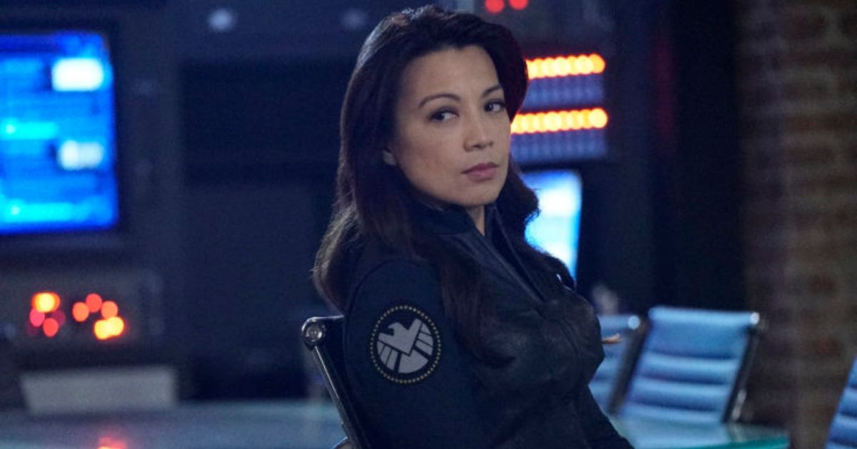 Ming-Na Wen como Melinda May em Agentes da SHIELD