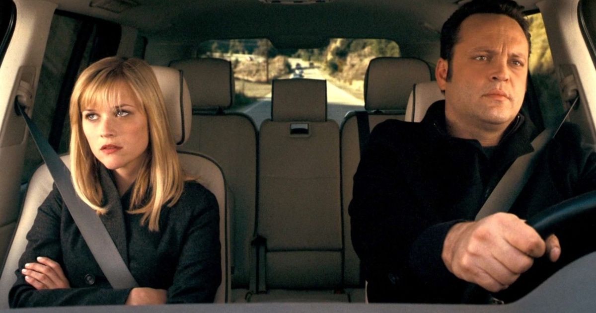 Reese Witherspoon and Vince Vaughn sit in a car in Four Christmases