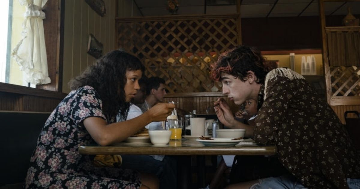 Timothée Chalamet and Taylor Russell eat in Guadagnino movie Bones and All