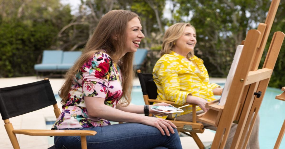 Hillary et Chelsea Clinton peignent avec Megan Thee Stallion