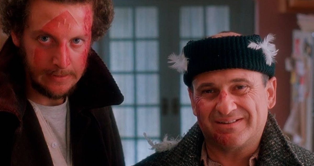 Daniel Stern as Marv and Joe Pesci as Harry in Home Alone