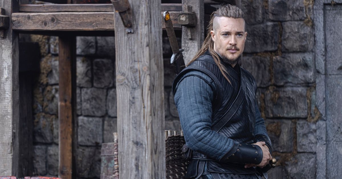 Alexander Dreymon em O Último Reino