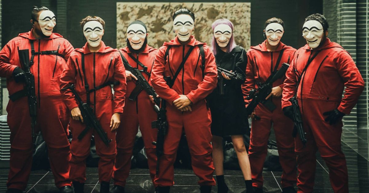 The money heist robbers with their Hahoe masks. 