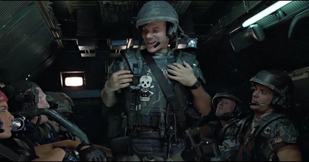 Bill paxton dances around in a ship in James Cameron's Aliens