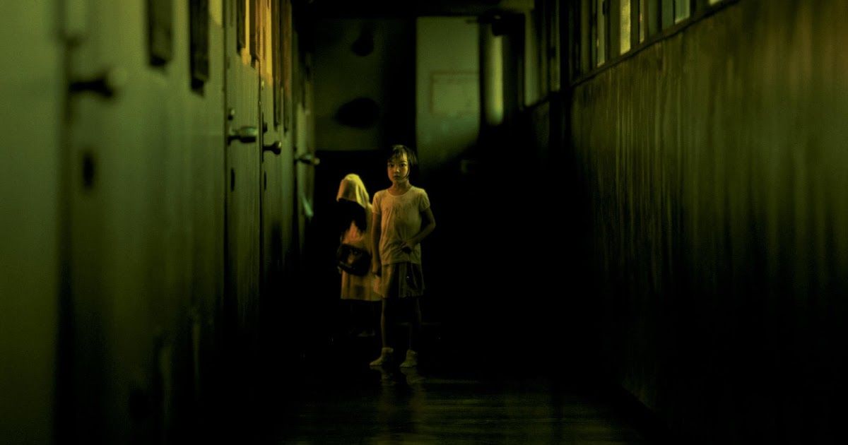 a child in a hallway in Dark Water