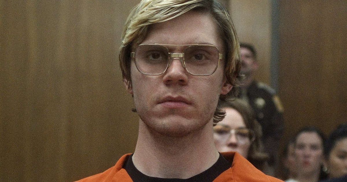 Evan Peters in Monster: The Jeffery Dahmer Story