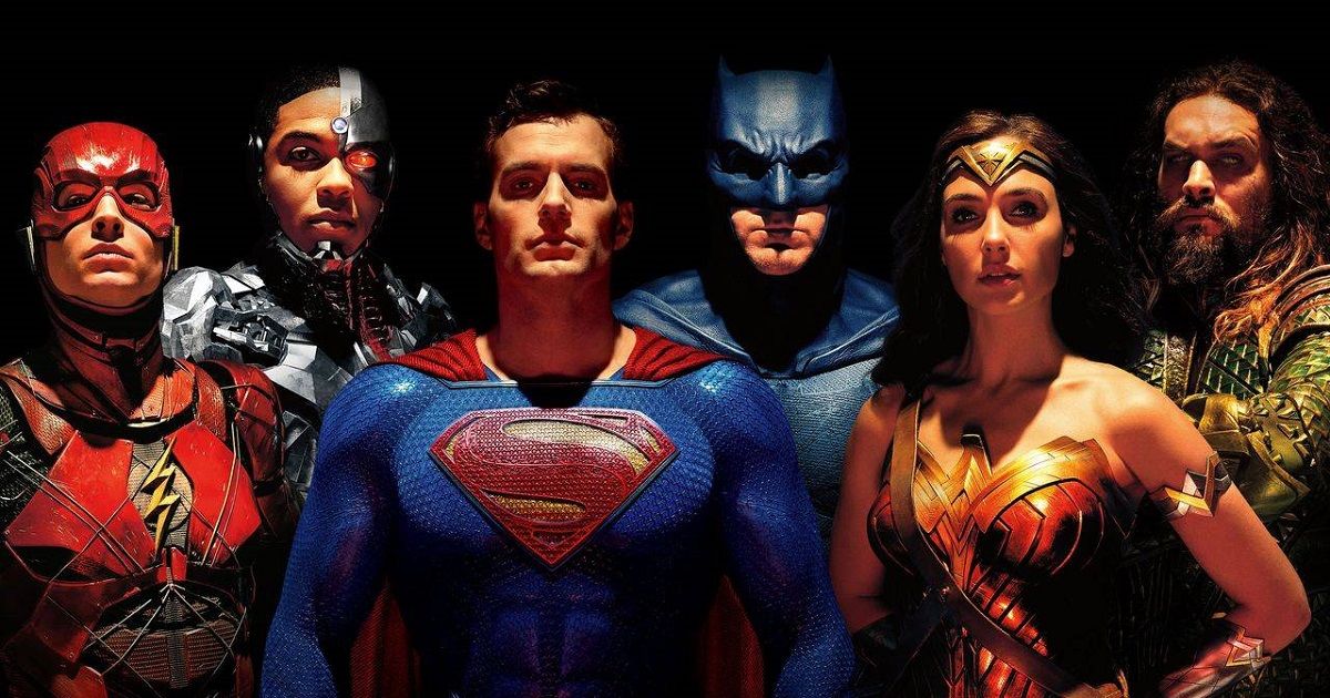 Henry Cavill dans le rôle de Superman, Ben Affleck dans le rôle de Batman, Gal Gadot dans le rôle de Wonder Woman, Jason Momoa dans le rôle d'Aquaman, Ezra Miller dans le rôle de Flash et Ray Fisher dans le rôle de Cyborg dans l'art promotionnel de la Justice League de DC