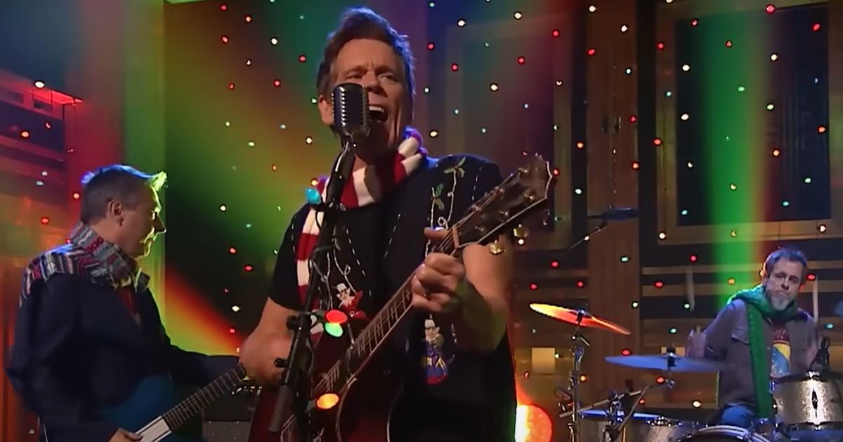 Kevin Bacon Performing Guardians of the Galaxy Holiday Special Song On Jimmy Fallon Makes James Gunn's Heart &quot;Grow Three Sizes&quot;