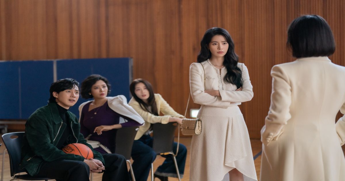 Moon Dong-Eun confronting her bullies 